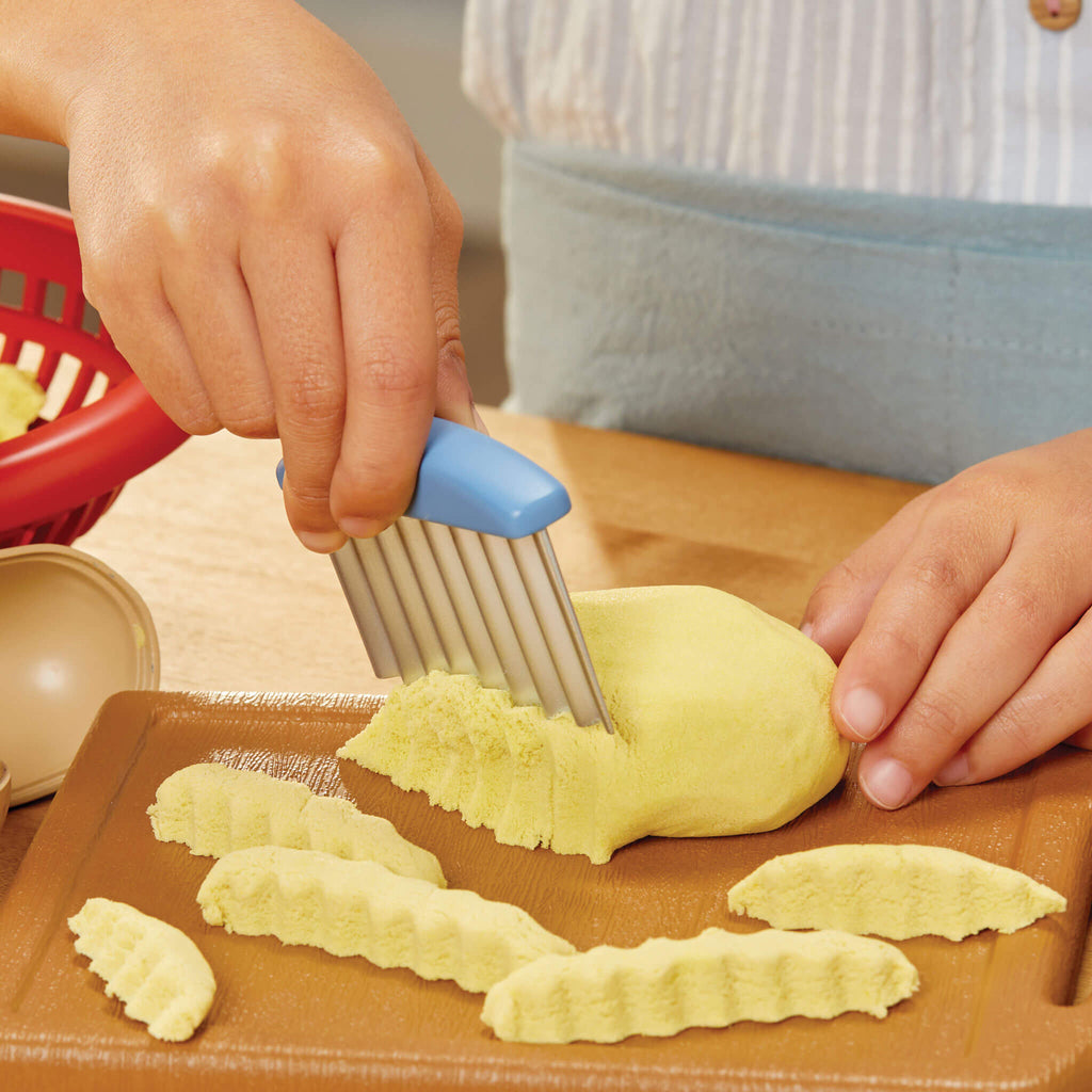 Creative Chefs™ Cheeseburger and Fries Kit - Recipe-Guided Cheeseburger Playset with Utensils with Multi-Step Preparing and Plating