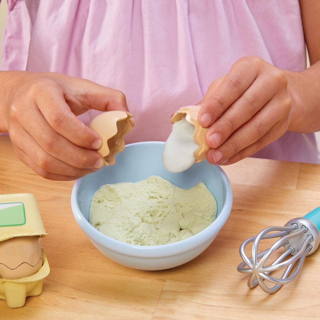 Creative Chefs™ Bluey - Pavlova Kit - Bluey Pavlova Playset with Food and Utensils with Step-by-Step Pretend Dessert Making